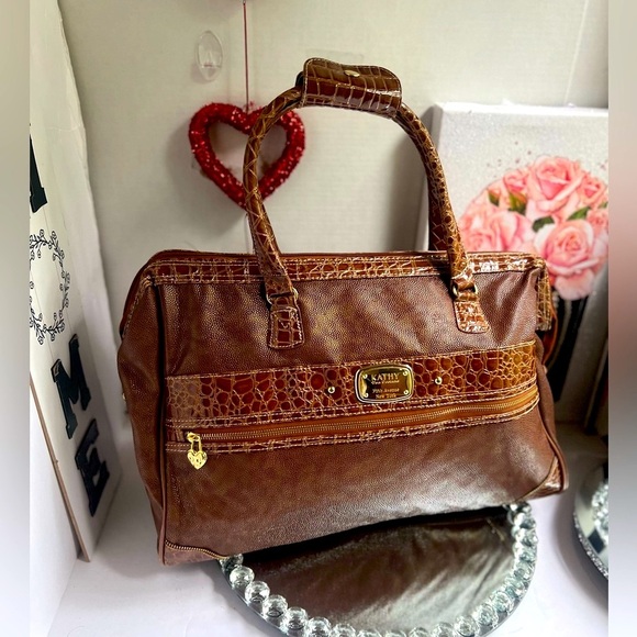 Kathy Van Zeeland Y2K NWOT Chocolate Croc-Embossed travel bag - Picture 9 of 12